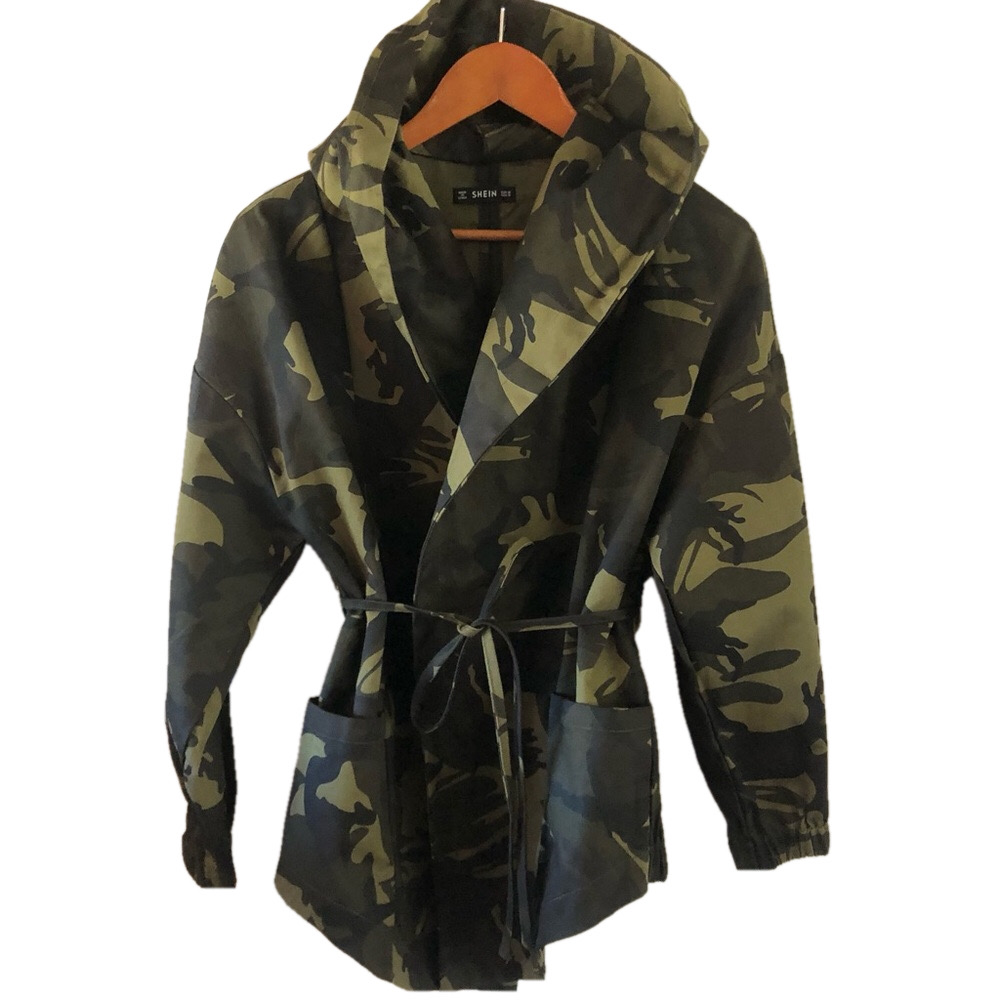 Hooded Camouflage Jacket tie waist open front cotton women’s medium like new